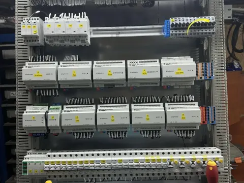 Silový a smart rozvádzač – Hraň – foto 2